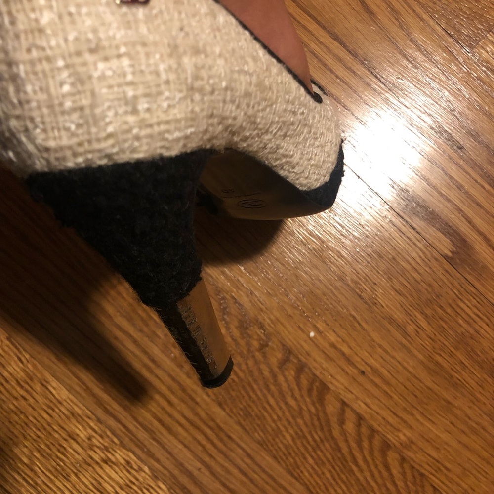 Chanel Pumps. - Picture 8 of 11